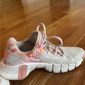 Women’s feee Metcon 4 Nike sneakers very comfy!